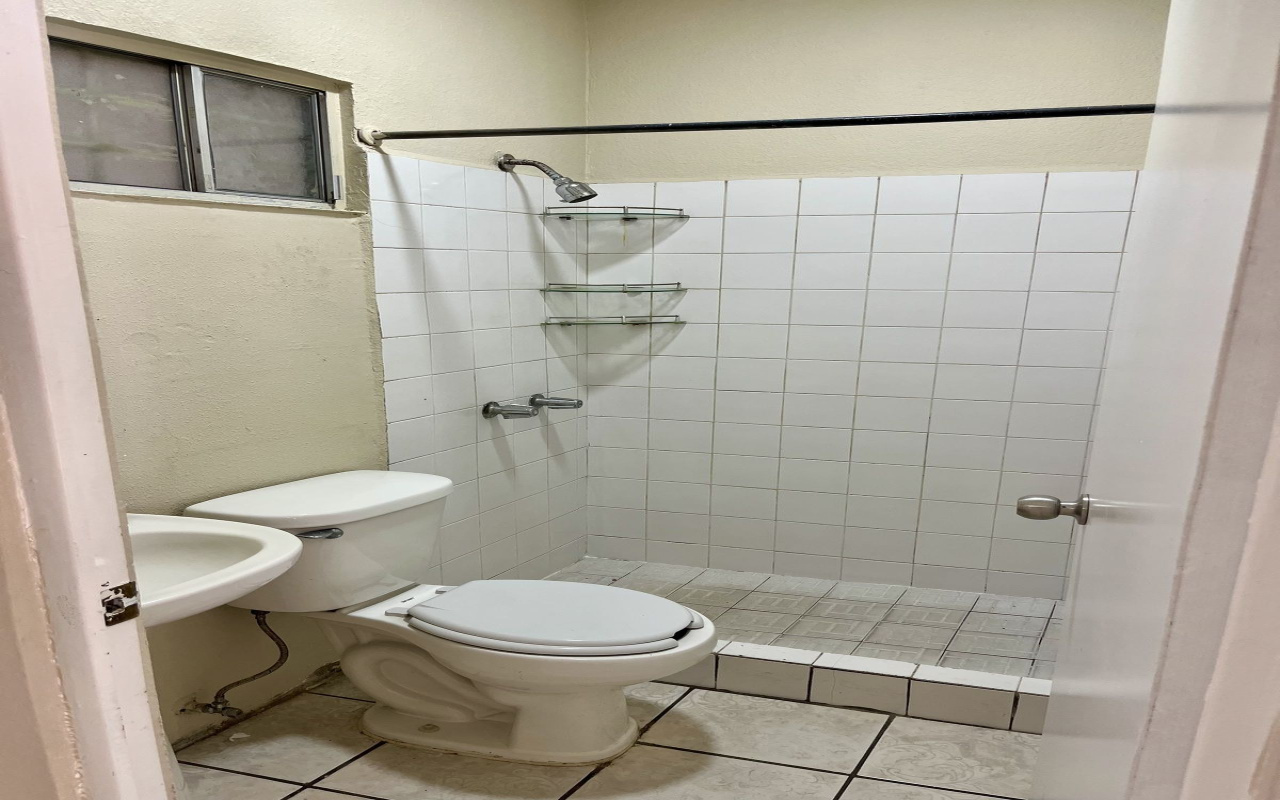 2609-2613 Av. Venecia, Tijuana, Baja California 22205, 0 , 2 Habitaciones Habitaciones,1 BañoBathrooms,Casa,En Alquiler,Av. Venecia,0,1169